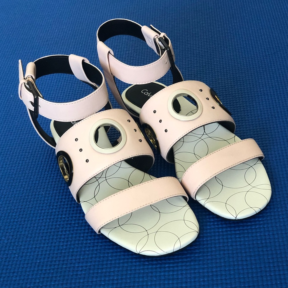 NWT light pink 8M Calvin Klein flat sandals